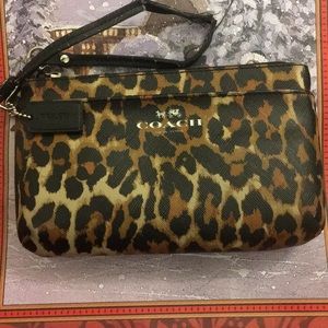 I’m am selling a Libra Coach purse